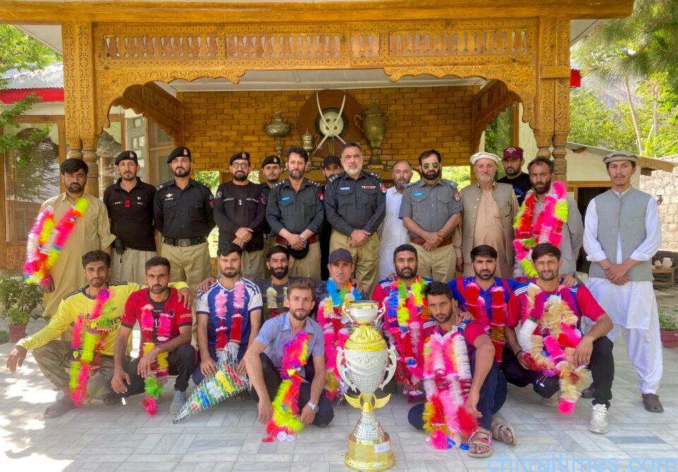 chitraltimes chitral lower police football team winner divisional tournament warm welcome in chitral 1