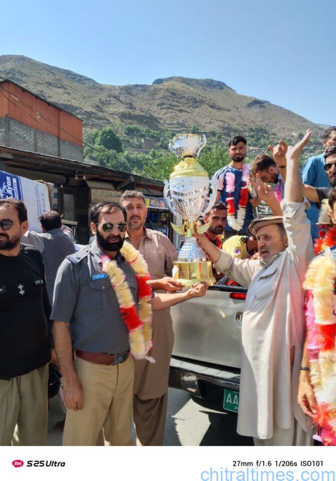 chitraltimes chitral lower police football team winner divisional tournament warm welcome in chitral 2