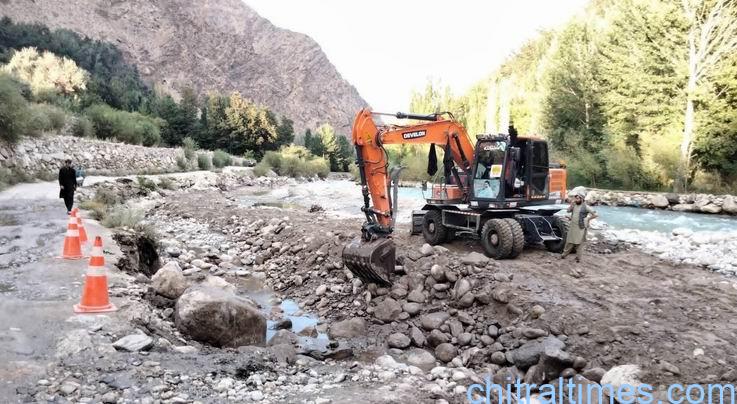 chitraltimes chitral lower road clearence after flood 2