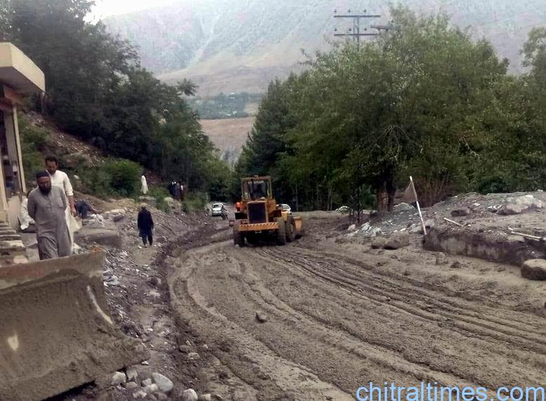chitraltimes chitral lower road clearence after flood 3