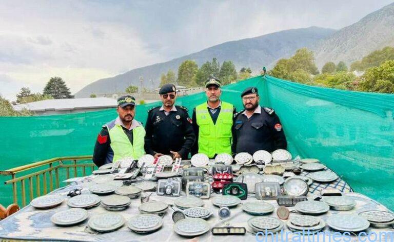 chitraltimes chitral lower trafic police action against flash lights