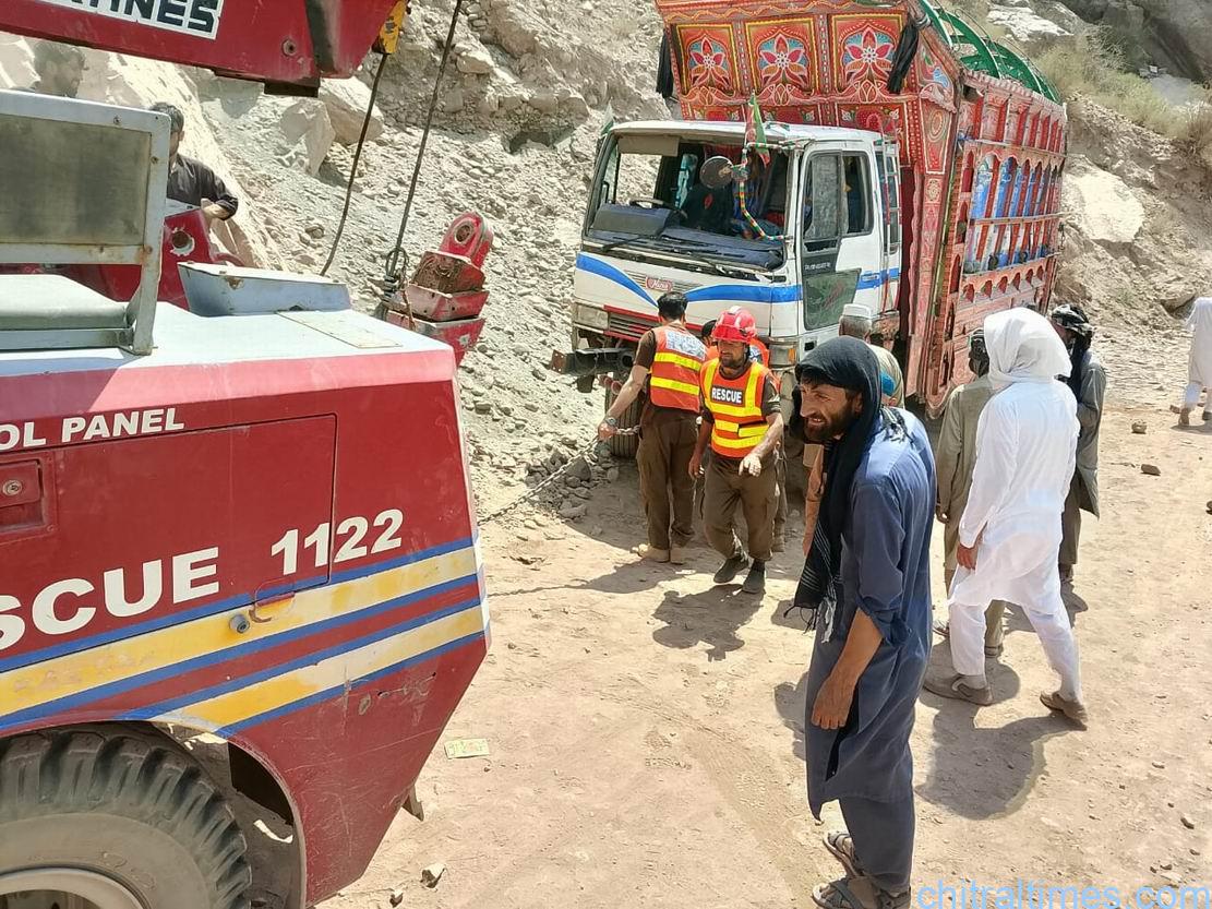 chitraltimes chitral mastuj road at shadr reshun trafic restroed 2