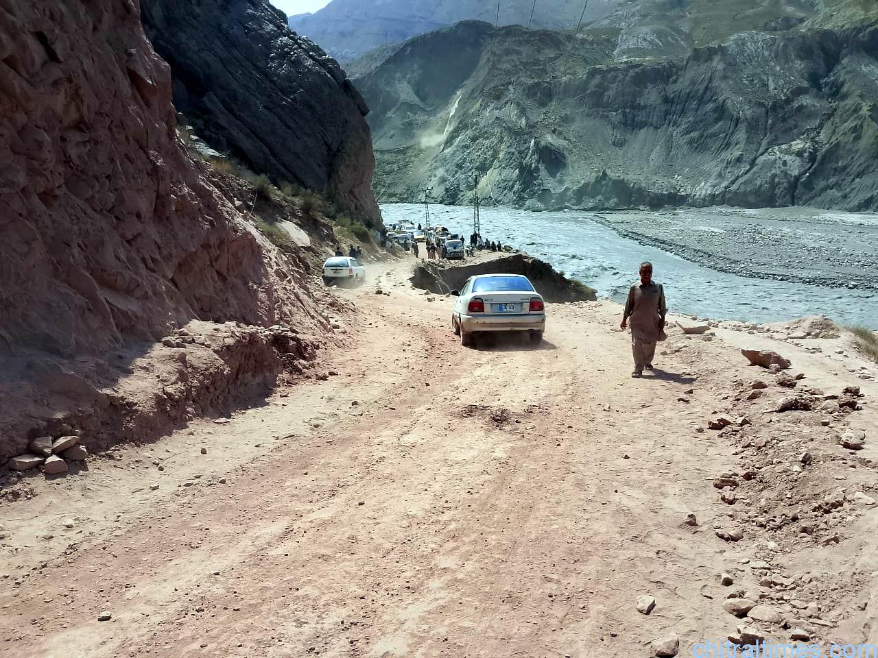 chitraltimes chitral mastuj road at shadr reshun trafic restroed 3