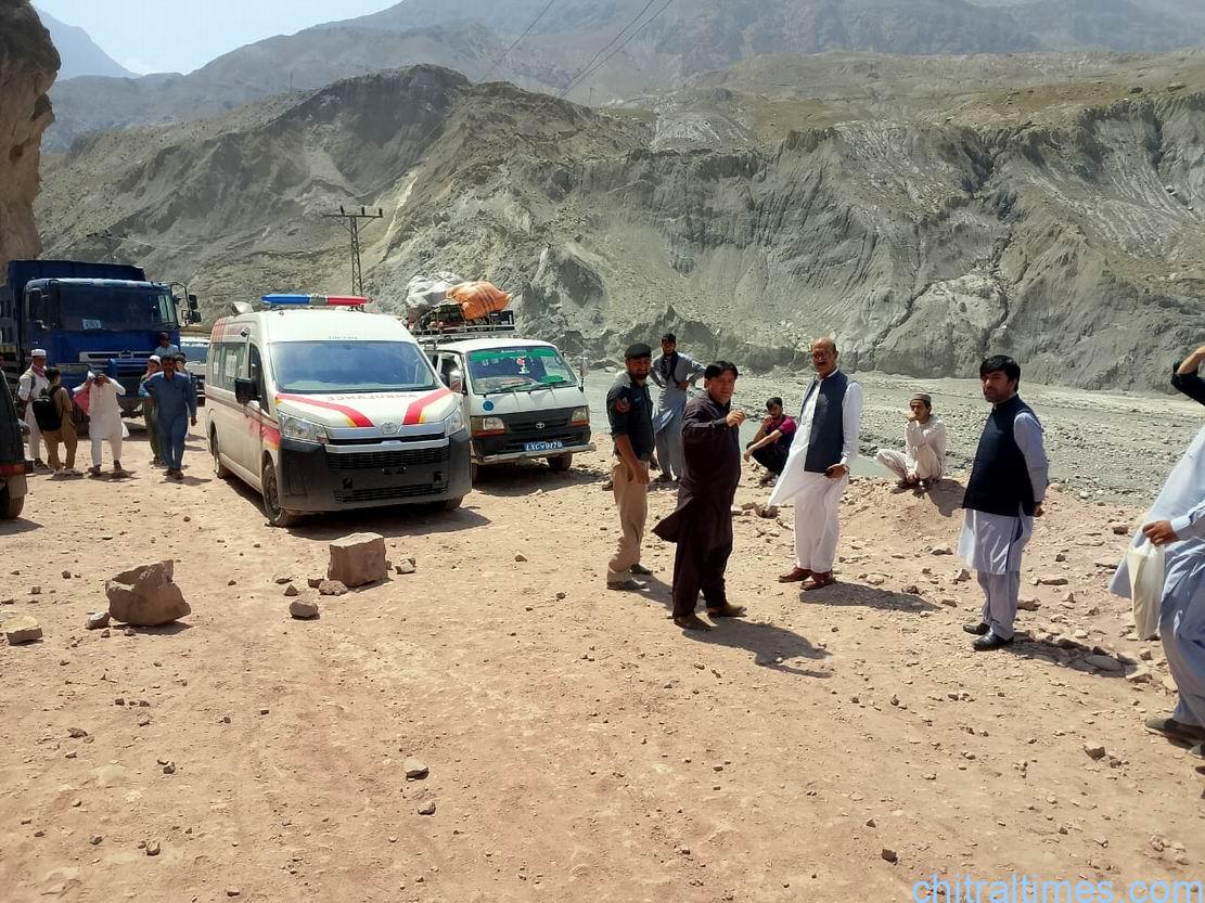 chitraltimes chitral mastuj road at shadr reshun trafic restroed 8