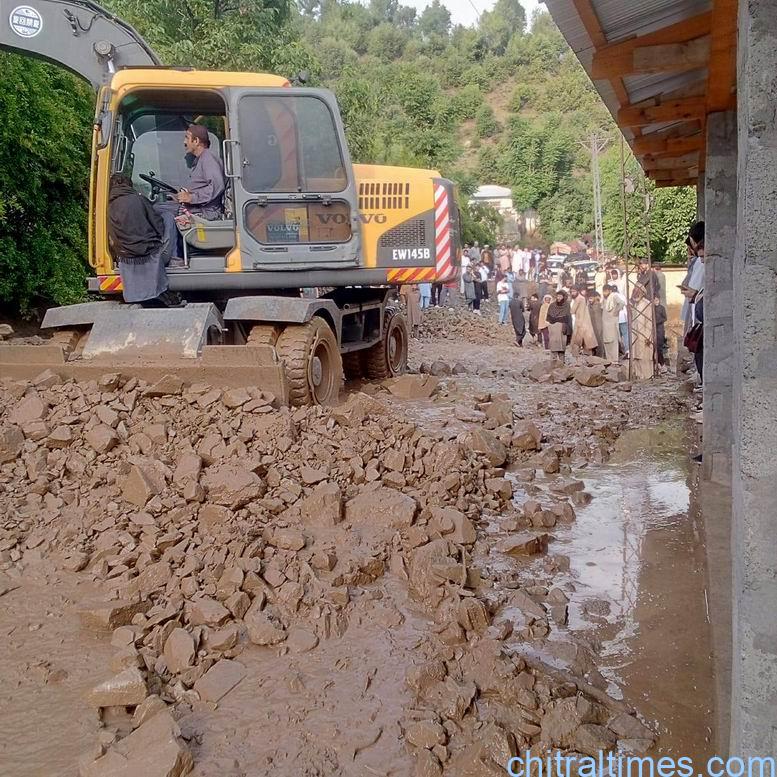 chitraltimes chitral peshawar road closure due rain and flood drosh 3