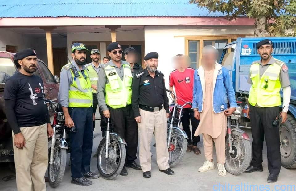  ون ویلنگ کرنے والے نوجوانوں کے خلاف چترال پولیس کی موثر کارروائی، حلفیہ توبہ