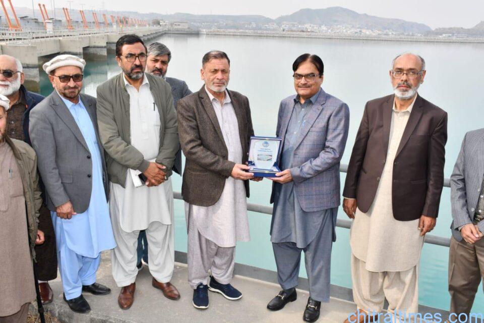 chitraltimes chitral press club delegation visit Ghazi Baroha power station and Tarbila 16
