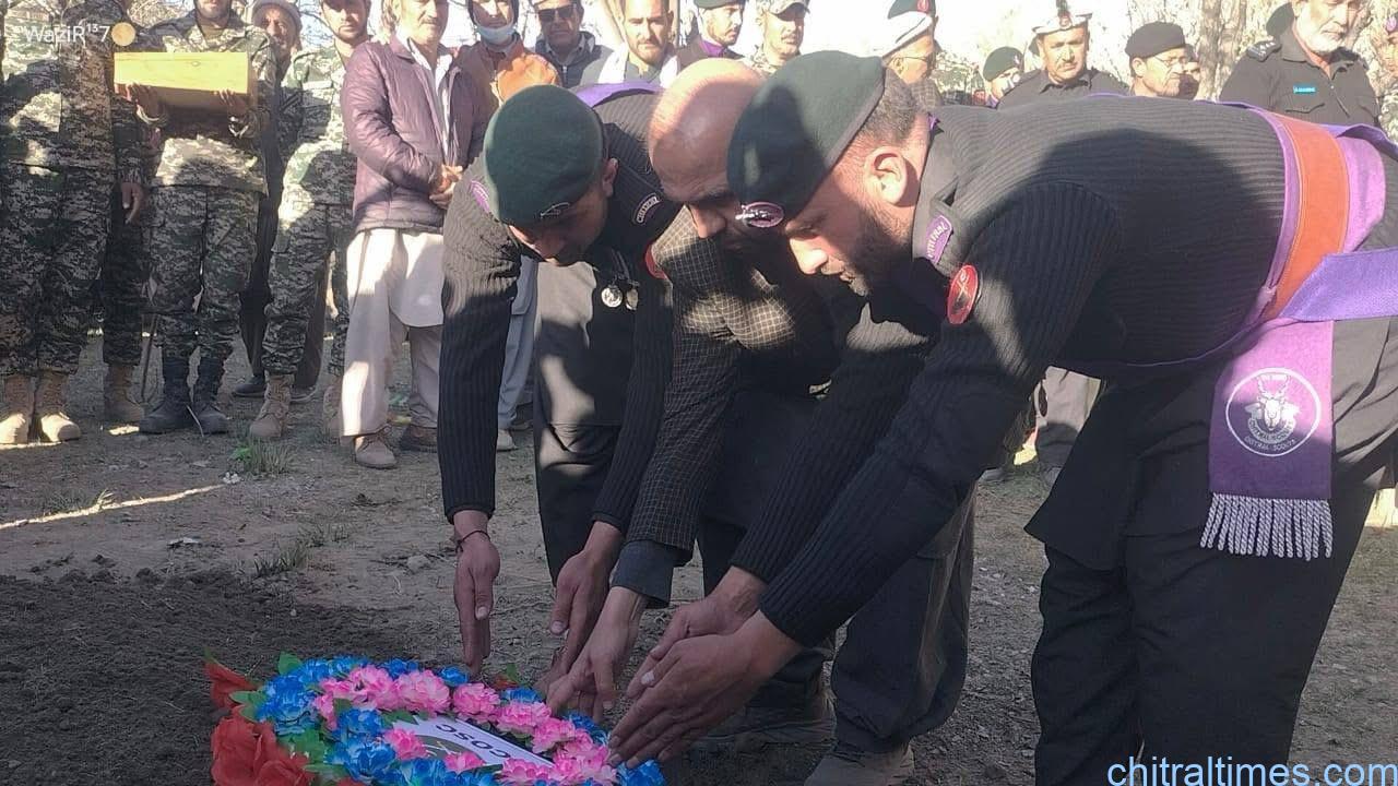 chitraltimes chitral scouts sepoy shaheed hamid hussain let to rest with honoured 5