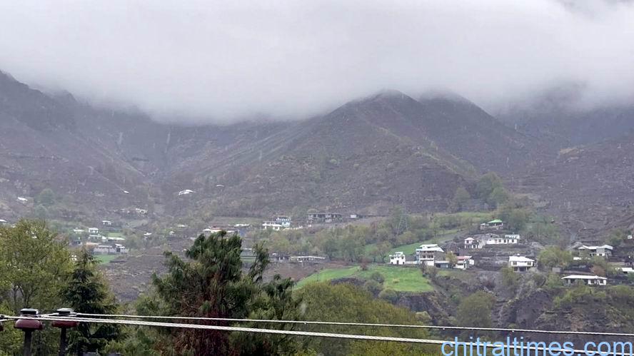 خیبرپختونخوا کے بیشتر مقامات پر وقفے وقفے سے بارش، تیز ہوائیں اور گرج چمک جبکہ پہاڑوں پر برفباری کی پیشنگوئی