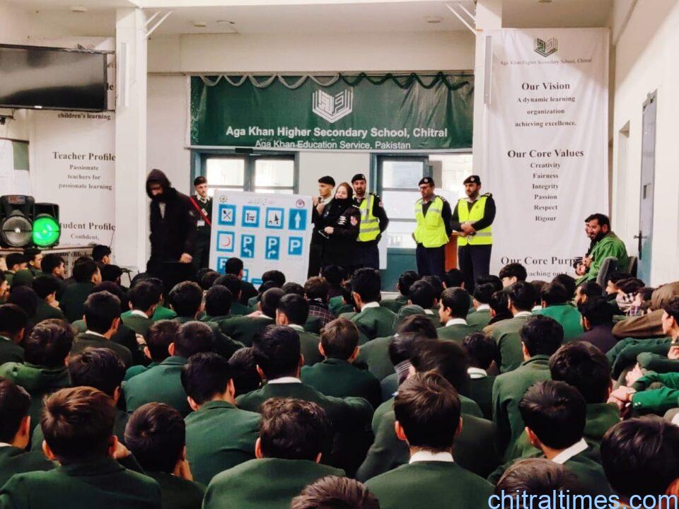 chitraltimes chitral trafic police awarness session 2