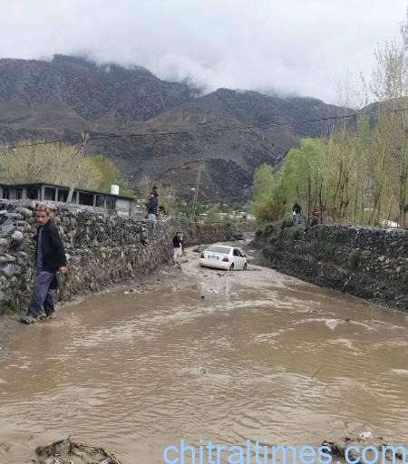 chitraltimes chtiral road during rain
