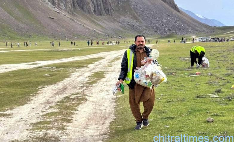 کاغلشٹ میں خصوصی صفائی مہم کا انعقاد، ڈپٹی کمشنر سمیت ضلعی انتطامیہ کے افسران کی مہم میں بھر پورشرکت، سیاحوں سے گندگی نہ پھیلانے کی اپیل 