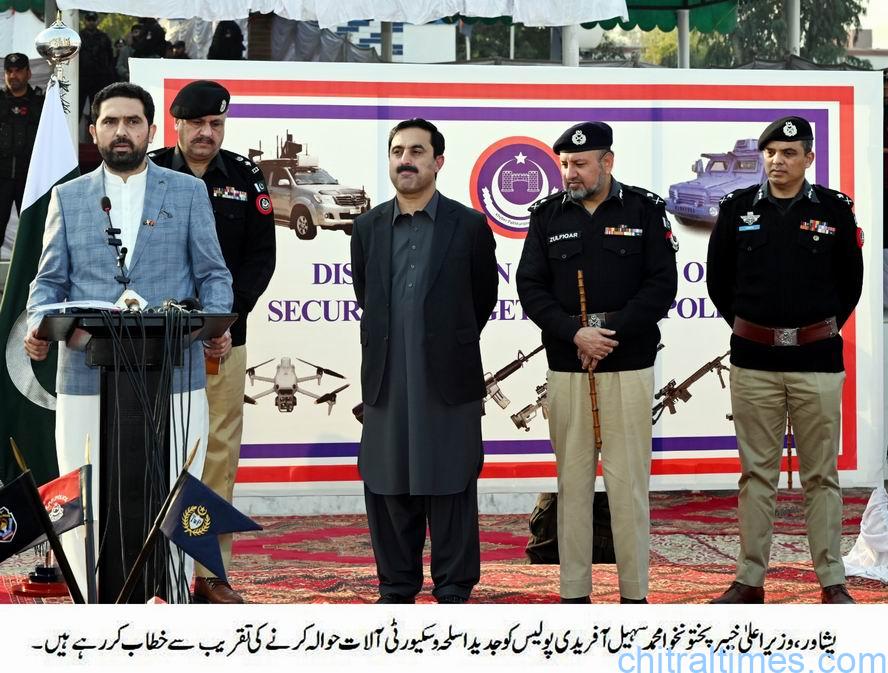 chitraltimes cm kp handover blat proof vehicles to police officials 2