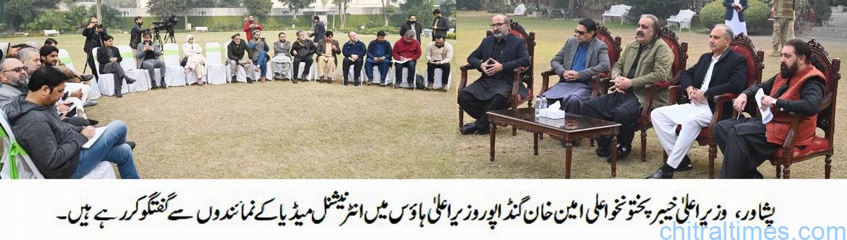 Chitral Times - The voice of Chitral | پی ڈی ایم کی حکومت کے آنے کے بعد امن و امان کی صورتحال خراب ہوگئی،اداروں کو دیگر کام چھوڑ کر پی ٹی آئی کو ختم کرنے پر لگا دیا گیا۔ علی امین خان گنڈاپور chitraltimes cm kp meeting with intl media persons