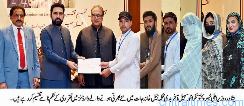 chitraltimes cm kp sohail afridi giving away appointment letters to wardeners of prisions
