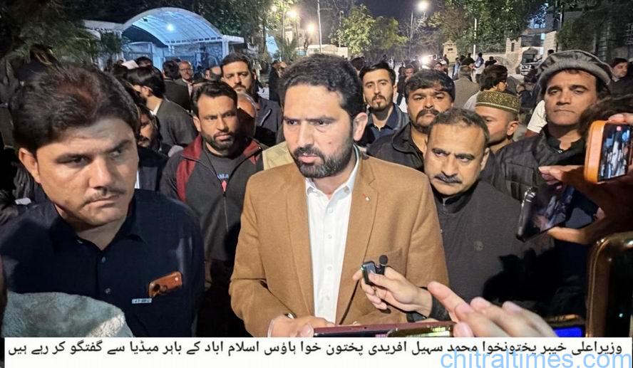 عمران خان کا علاج ان کے ذاتی معالجین کی نگرانی میں، اہلِ خانہ کی موجودگی میں اور ملک کے بہترین بین الاقوامی معیار کے اسپتال میں ہونا ان کا آئینی اور قانونی حق ہے۔ محمد سہیل آفریدی