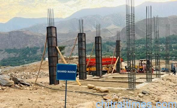 Chitral Times - The voice of Chitral | ڈپٹی کمشنر لوئرچترال، ایم پی اے اور وزیراعظم کے کوارڈنیٹر کا زیرتعمیر دانش سکول کا دورہ chitraltimes danish school visit 1