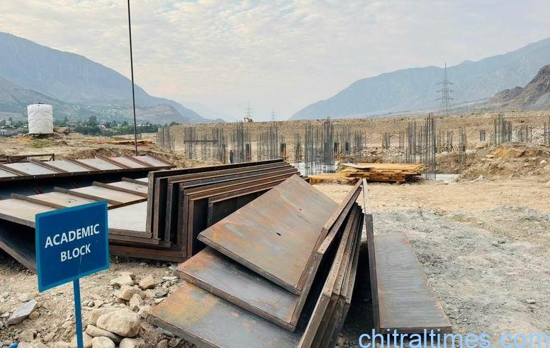 Chitral Times - The voice of Chitral | ڈپٹی کمشنر لوئرچترال، ایم پی اے اور وزیراعظم کے کوارڈنیٹر کا زیرتعمیر دانش سکول کا دورہ chitraltimes danish school visit 4