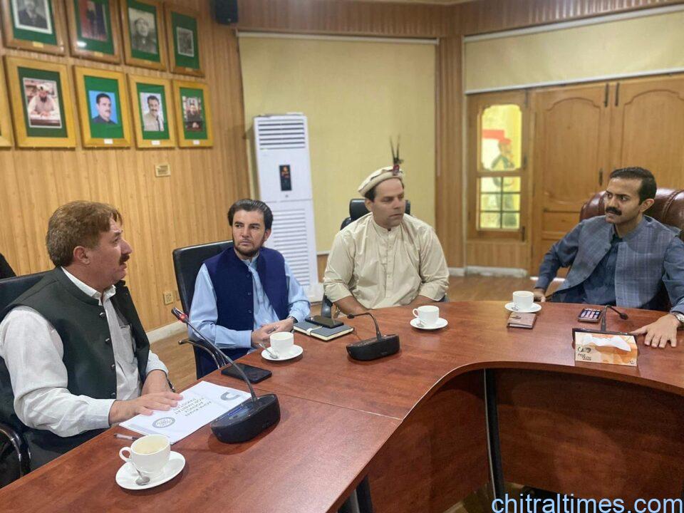 chitraltimes dc chitral lower meeting with akah 1