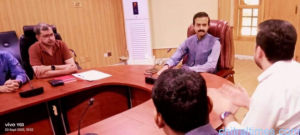 چترال میں مواصلاتی نظام کی ناقص کارکردگی کے حوالے سے پی ٹی اے کی ٹیم چترال پہنچ گئ، ڈپٹی کمشنر لوئیر چترال کے زیر صدارت اجلاس، جمعرات کے دن اپرچترال کا دورہ کرینگے  