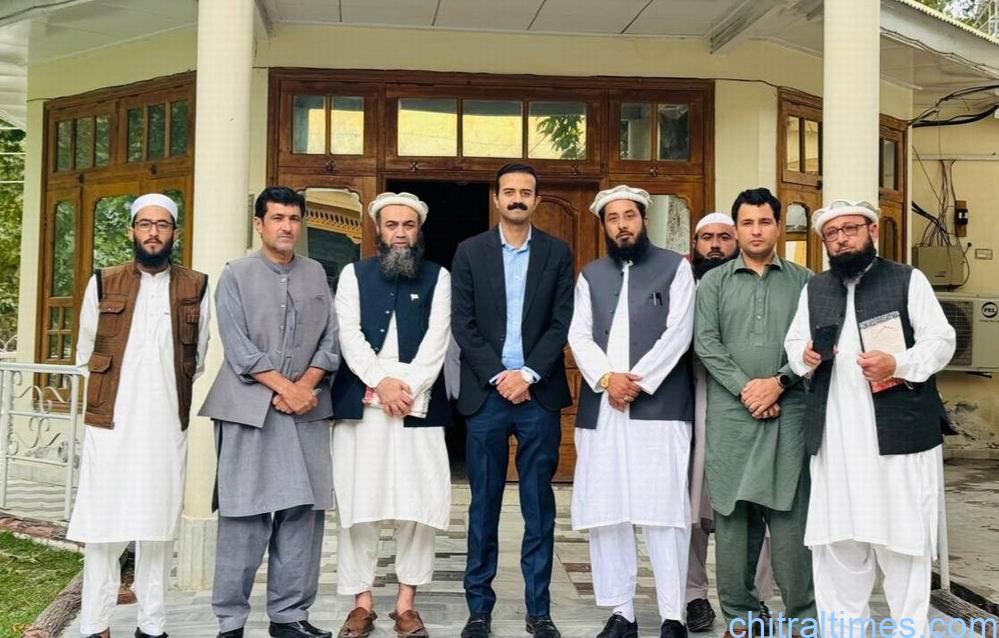 Chitral Times - The voice of Chitral | ڈپٹی کمشنر لوئیر چترال کی طرف سے رحمة للعالمین ﷺ کانفرنس کےنعتیہ مقابلوں میں نمایاں پوزیشن ہولڈر طلبا میں انعامات تقسیم chitraltimes dc lower chitral given away cash prizes to naat competition winners 1
