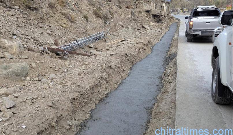 chitraltimes dc lower chitral raw hashim azeem visit lowari tunnel approach road1