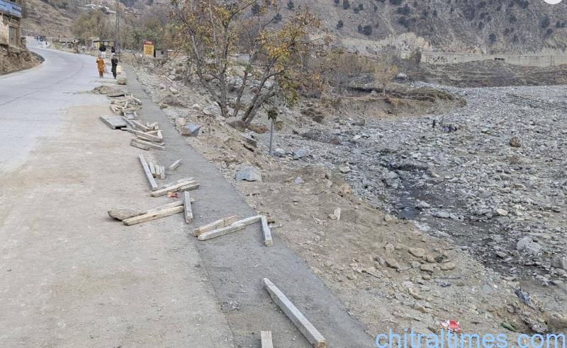 chitraltimes dc lower chitral raw hashim azeem visit lowari tunnel approach road2