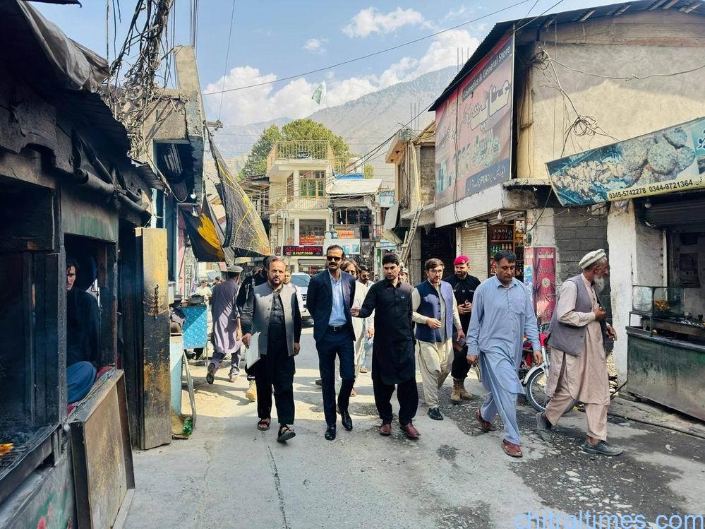 chitraltimes dc lower raw hashim azeem visit chitral bazar for food street 4
