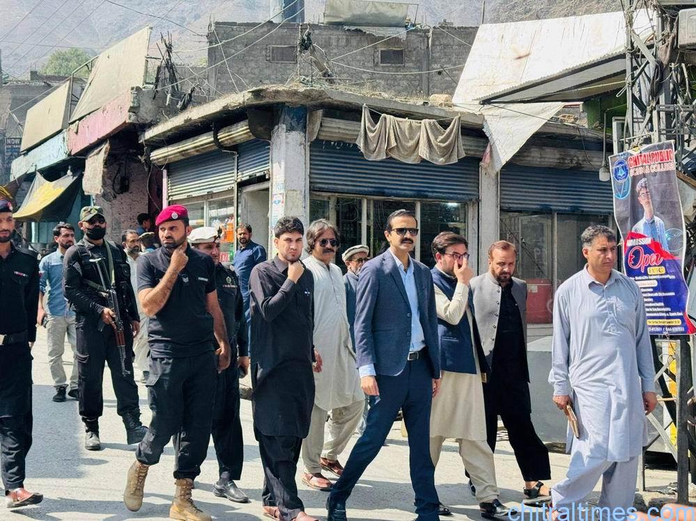 چترال شہر میں فوڈ اسٹریٹ کے قیام کیلئے ڈپٹی کمشنر کا گولدور چوک کا دورہ ، فوڈاسٹریٹ کے قیام کا جائزہ، جلدپایہ تکمیل تک پہنچانے کاعزم 