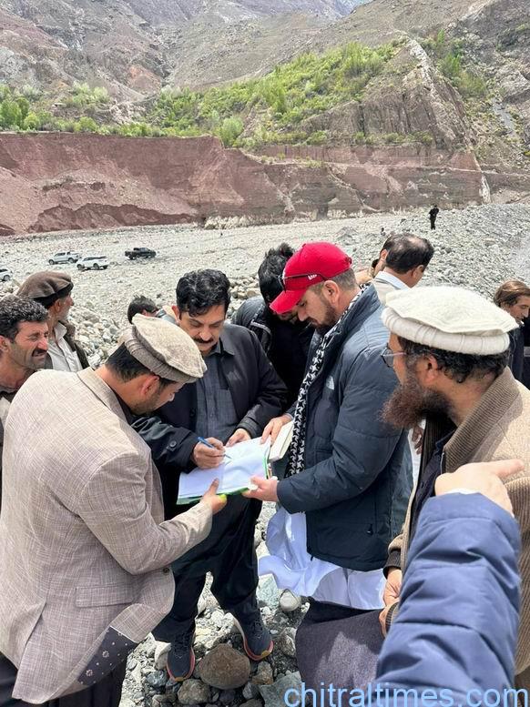 chitraltimes dc upper chitral along with irrigation dept officals visit reshun 4