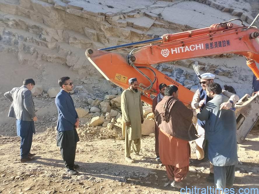 chitraltimes dc upper chitral visit chitral booni road 2