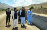 chitraltimes dc upper chitral visit chitral mastuj road to examine asphalting 4
