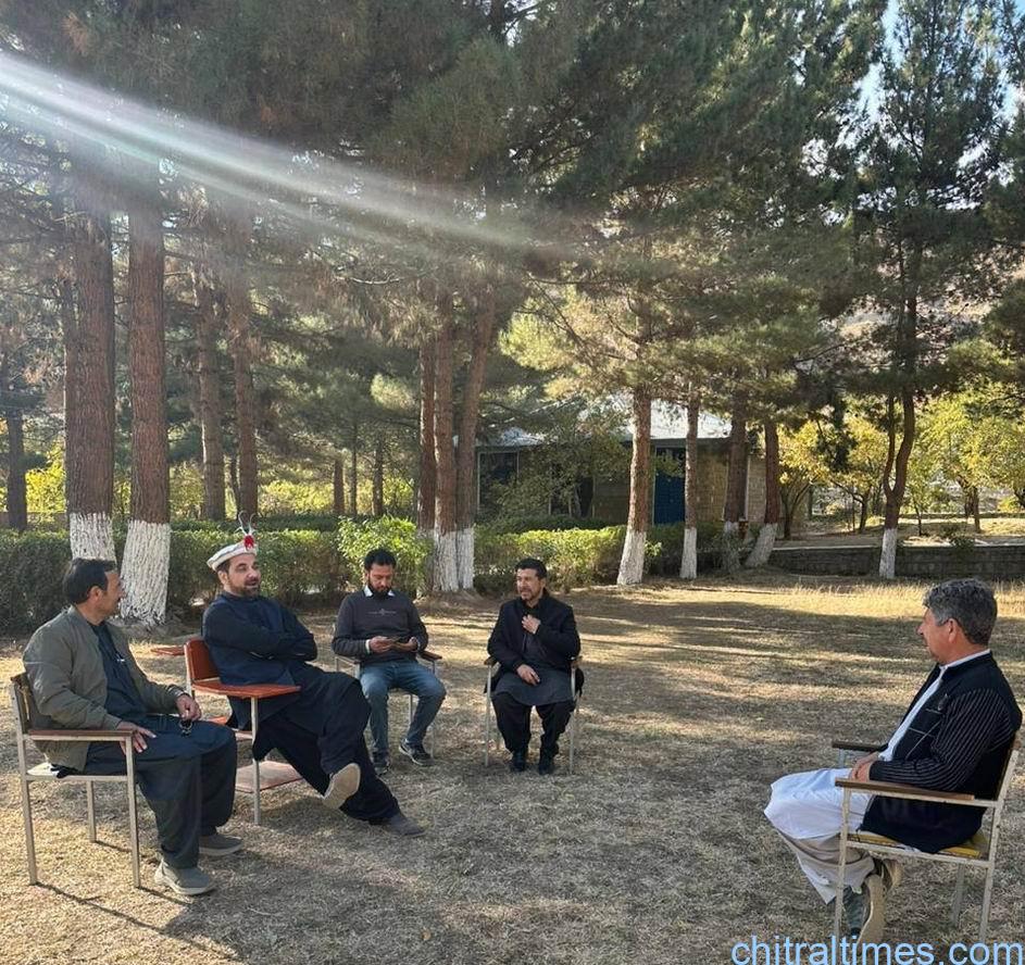 Chitral Times - The voice of Chitral | ڈپٹی کمشنر اپر چترال محمد عمران خان کا گورنمنٹ ڈگری کالج بونی کے ہاسٹل کا دورہ، طلبا کے مسائل سنے اور موقع پر پینے کا پانی فراہم کردیا گیا chitraltimes dc upper imran khan visit gdc hostel and listen issues