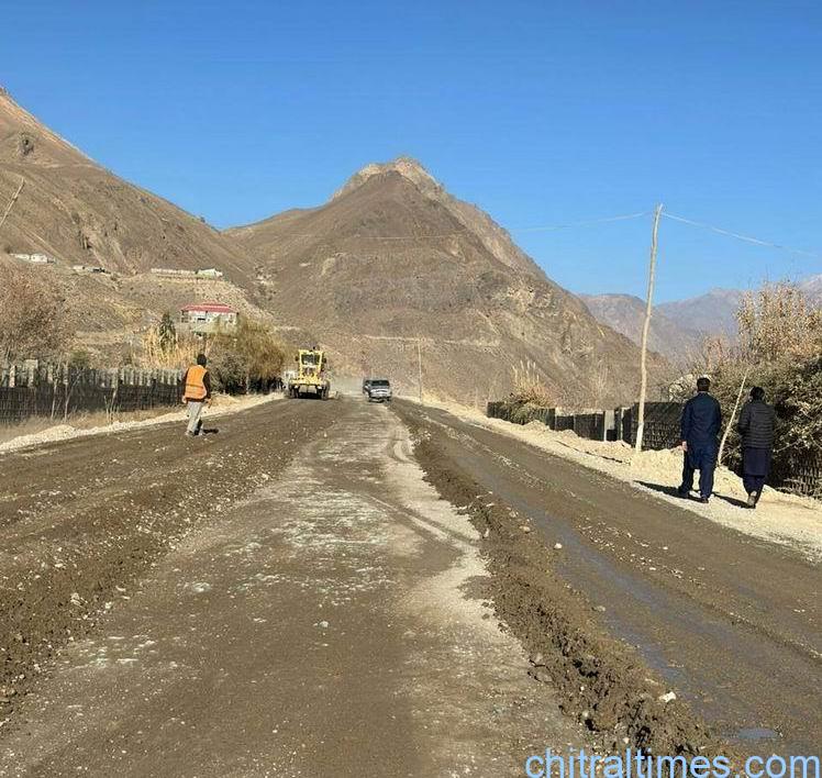 chitraltimes dc upper imran khan visits chitral booni mastuj road 3