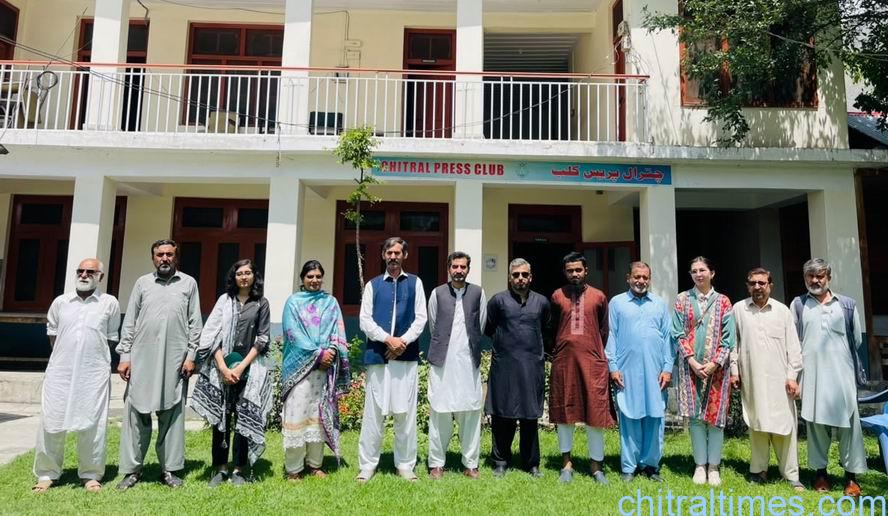 بیرون ملک مختلف یونیورسٹیوں کے طلباو طالبات کا چترال پریس کلب کا دورہ 