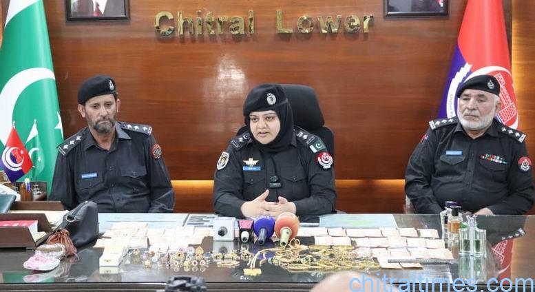 چترال: زرگراندہ چوری کیس حل، 37 لاکھ روپے سے زائد مالیت کا مسروقہ سامان برآمد، مرکزی ملزم گرفتار، ڈی پی او ریشم جہانگیر کی پریس کانفرنس 