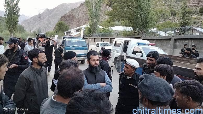 chitraltimes drive against illegal encrochment in garamchashma road 4