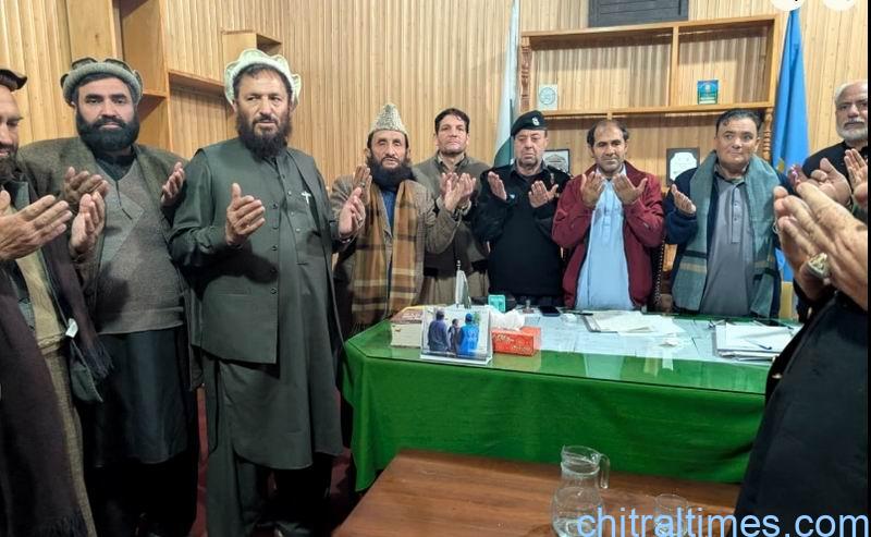 سینٹر طلحہ محمود کے دورہ چترال کے موقع پر دروش میں پیش آنے والا ناخوشگوار واقعہ کے بعد کا تناو انتظامیہ اور مقامی عمائدین کی کوششوں سے خوش اسلوبی کے ساتھ صلح پر ختم ہوگیا