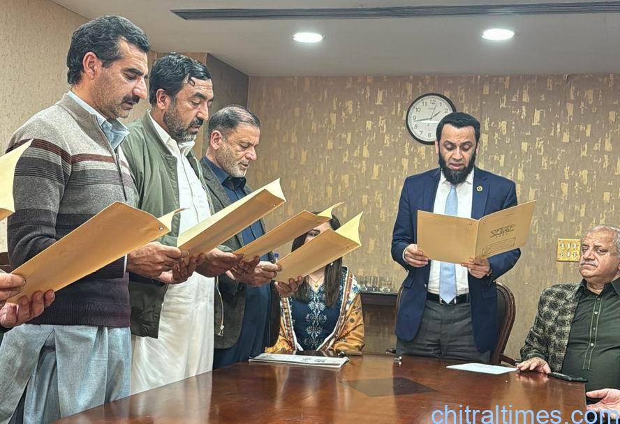 chitraltimes federal minister atta tarar administered oath from chitral press club cabinet