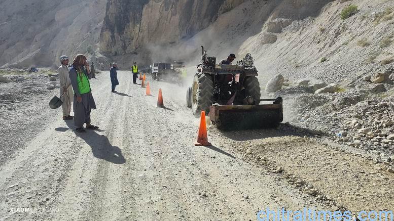 chitraltimes garam chashma road asphalt plant 2