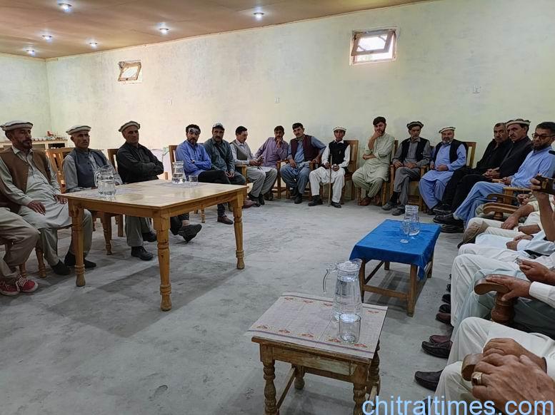 Chitral Times - The voice of Chitral | گرم چشمہ پولو گراؤنڈ کے مبینہ قبضے کے خلاف مشاورتی اجلاس، انتظامیہ کو تین دن کی ڈیڈ لائن chitraltimes garamchashma pologround alleged encrogement 4