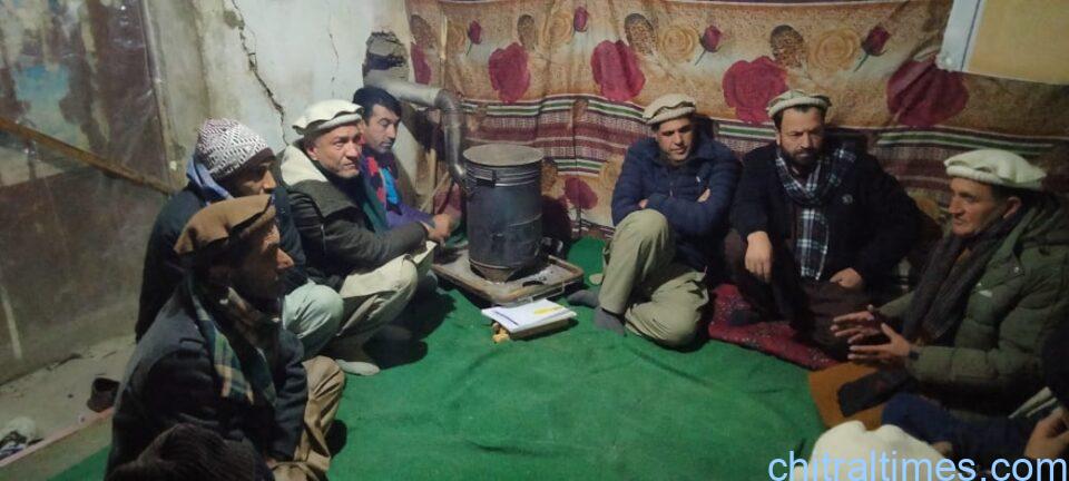 chitraltimes garamchashma road blocked due to protest 3
