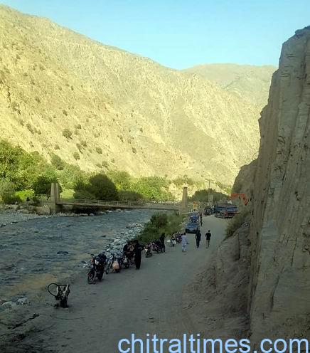 Chitral Times - The voice of Chitral | ٍٍگرم چشمہ روڈ سیلاب برد ہونے کے تیسرے روز بھی ٹریفک کے لئے بند، عوامی حلقے پریشان chitraltimes garamchashma road closed 2 1