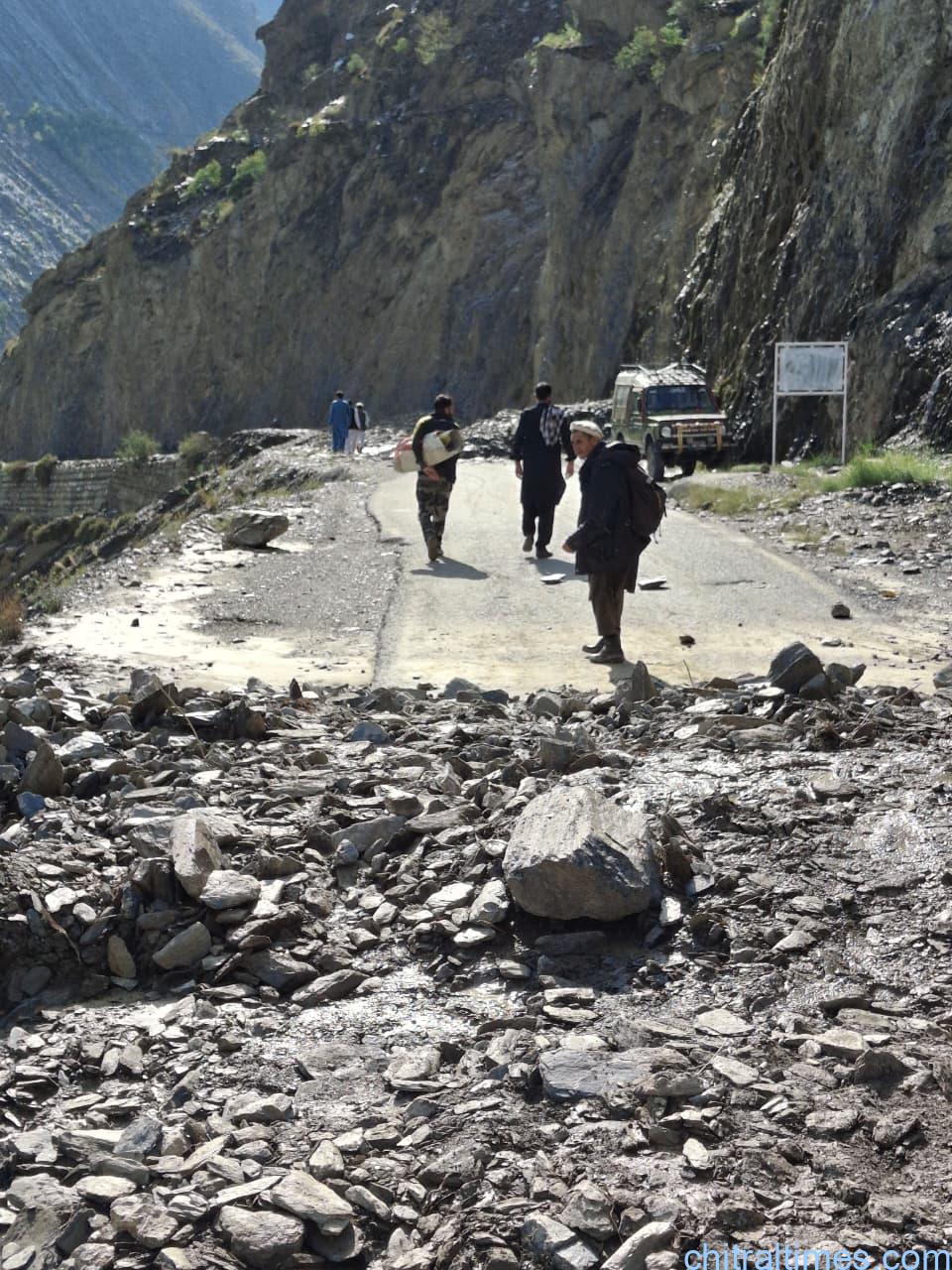 chitraltimes garamchashma road closed 4