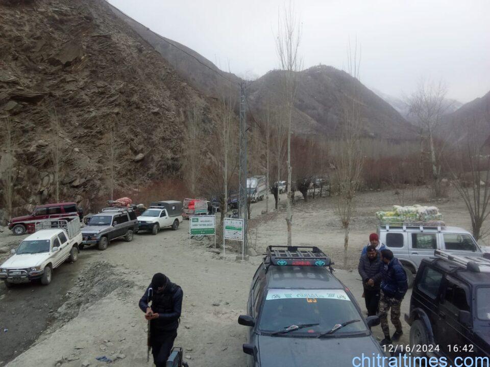chitraltimes garamchashma strike road blocked wheel jam 8