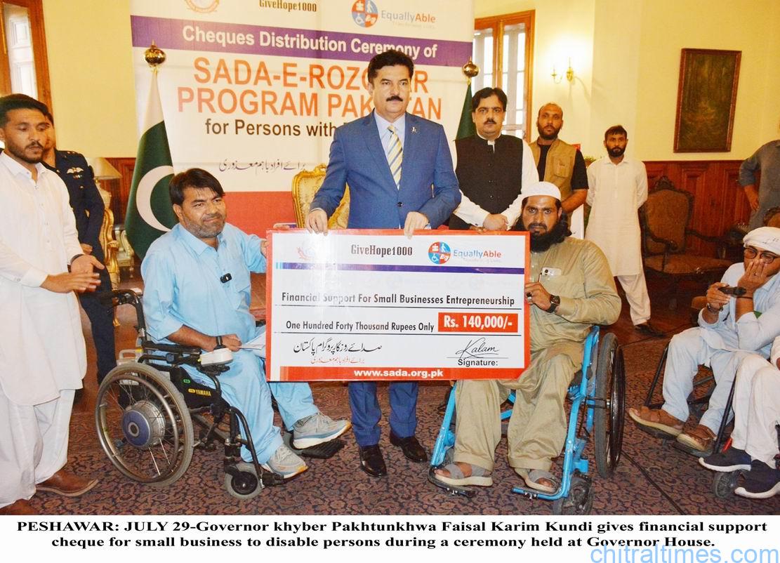 Chitral Times - The voice of Chitral | صوبہ خیبرپختونخوا کو وسط ایشیائی ممالک تک تجارتی سرگرمیوں کو فروغ دیکر ملکی اقتصادی ترقی کو یقینی بنایا جا سکتا ہے۔ گورنر فیصل کریم کنڈی chitraltimes governor kp faisal kundi giving awa cheques to disable person on business