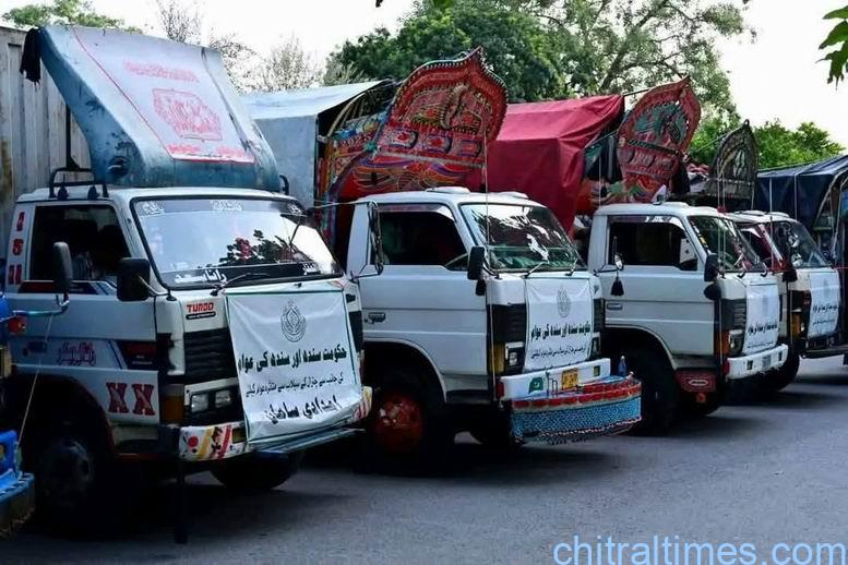 سندھ حکومت کی جانب سے چترال کے سیلاب متاثرین کے لیے 10 ٹرک امدادی سامان پشاور پہنچ گئے