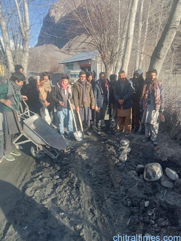 chitraltimes ismaili volunteer social work road repairing Bang yarkhoon 1