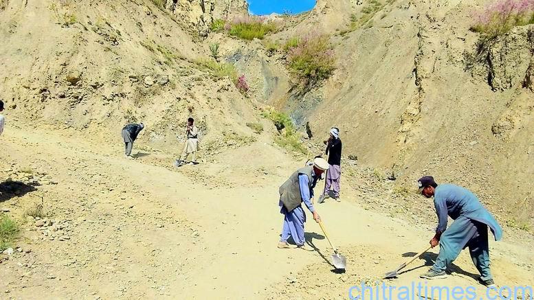 chitraltimes ismaili volunteers busy in road repair and maintanance upper chitral 11