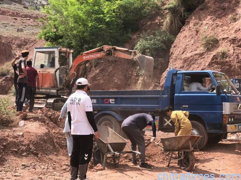 chitraltimes ismaili volunteers busy in road repair and maintanance upper chitral 2